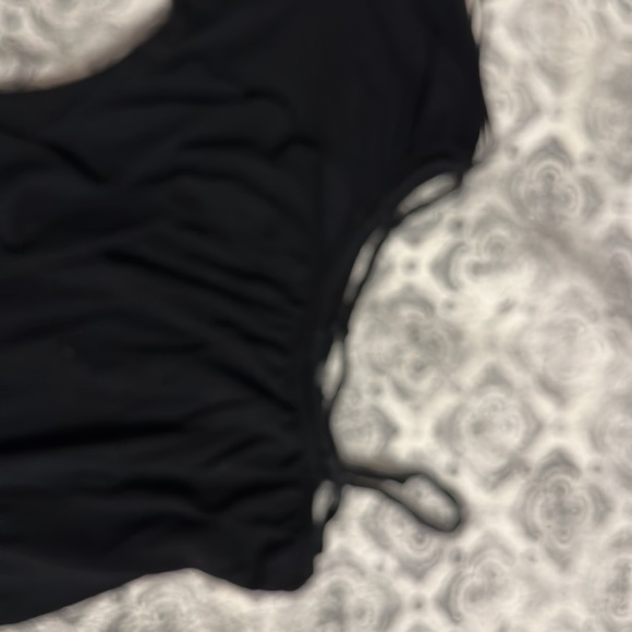 Vintage Guess fitted one sleeve black shirt. With arm strap - Picture 3 of 4